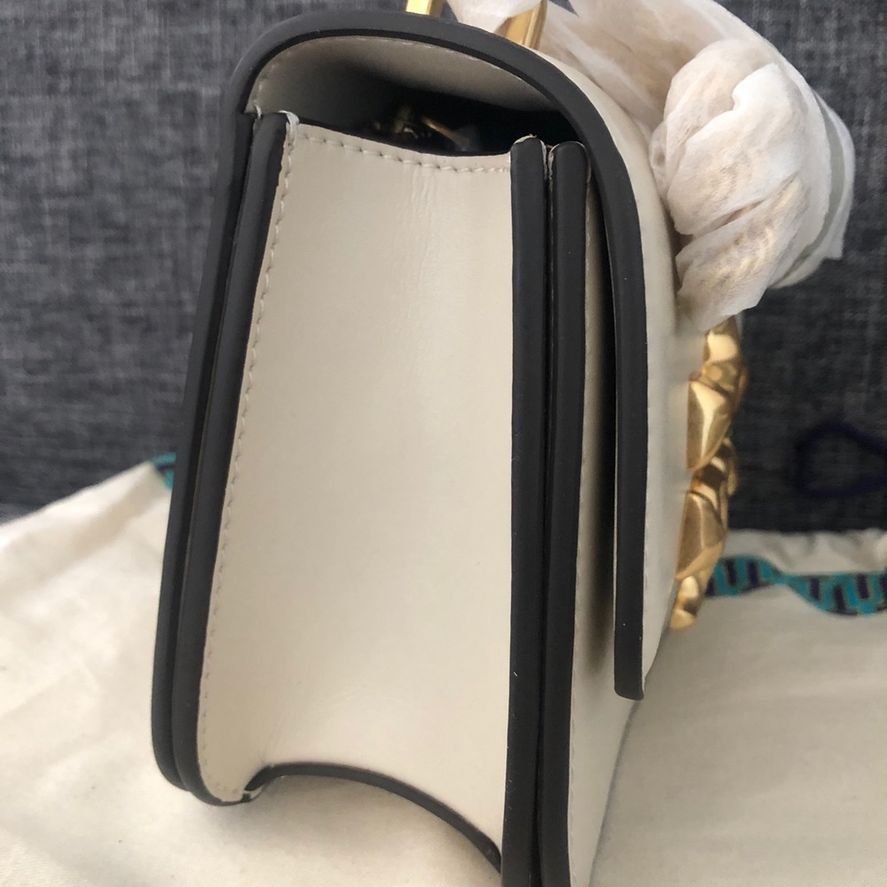Tory Burch Eleanor Small Convertible Shoulder Bag in Cream - Picture 3 of 8